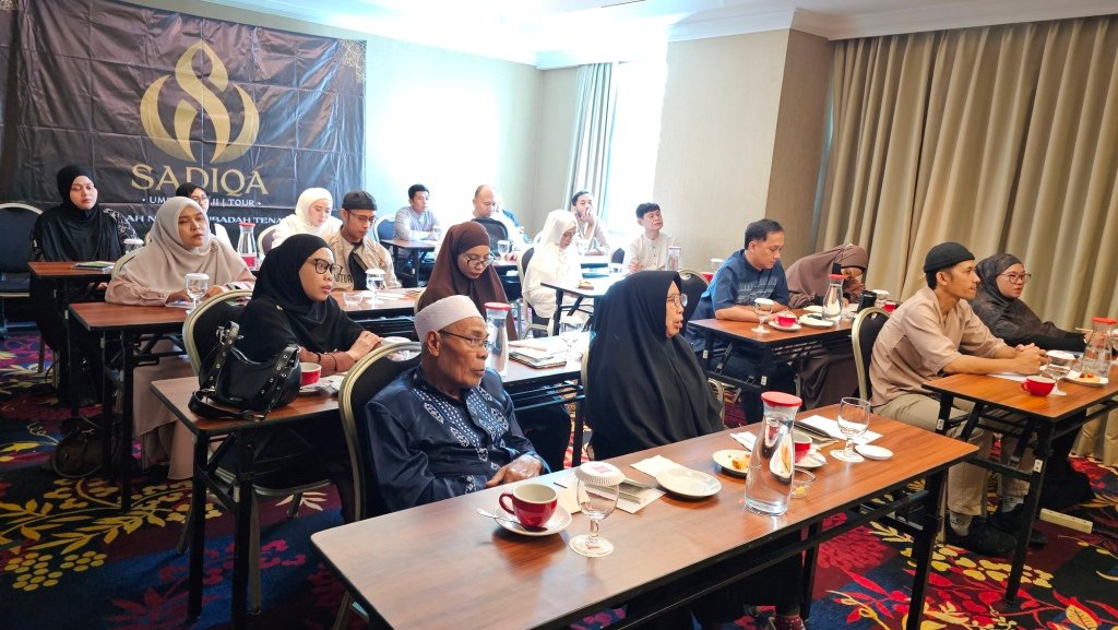 Biro perjalanan haji reguler, plus, dan furoda. Travel umrah reguler, plus, dan private. Halal tour Indonesia dan Internasional.