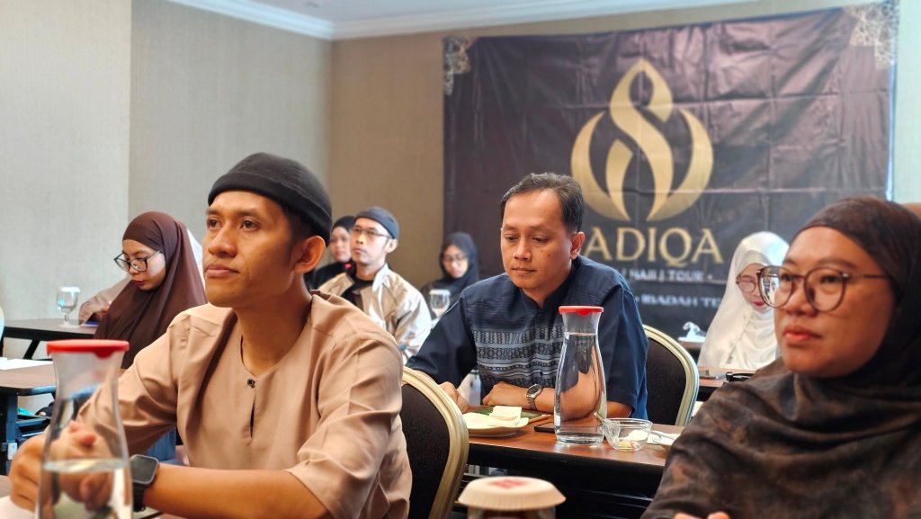 Biro perjalanan haji reguler, plus, dan furoda. Travel umrah reguler, plus, dan private. Halal tour Indonesia dan Internasional.