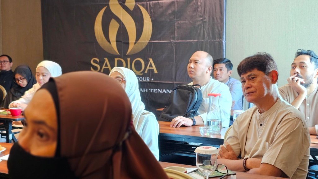 Biro perjalanan haji reguler, plus, dan furoda. Travel umrah reguler, plus, dan private. Halal tour Indonesia dan Internasional.