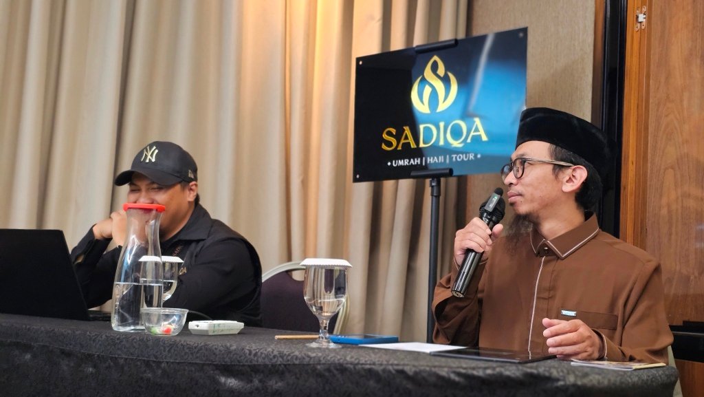 Biro perjalanan haji reguler, plus, dan furoda. Travel umrah reguler, plus, dan private. Halal tour Indonesia dan Internasional.