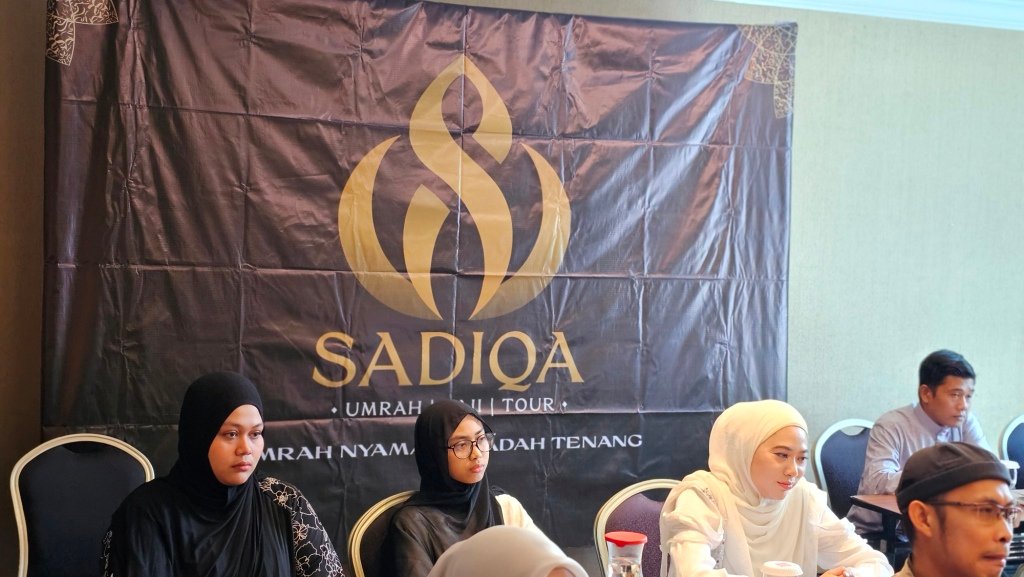 Biro perjalanan haji reguler, plus, dan furoda. Travel umrah reguler, plus, dan private. Halal tour Indonesia dan Internasional.