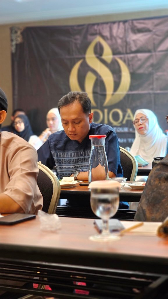 Biro perjalanan haji reguler, plus, dan furoda. Travel umrah reguler, plus, dan private. Halal tour Indonesia dan Internasional.