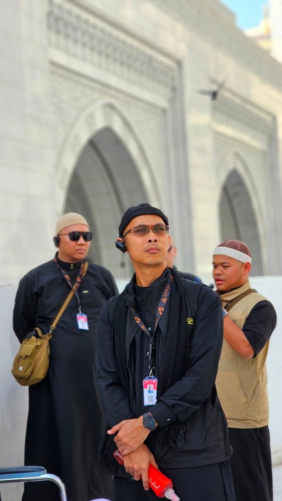 Biro perjalanan haji reguler, plus, dan furoda. Travel umrah reguler, plus, dan private. Halal tour Indonesia dan Internasional.