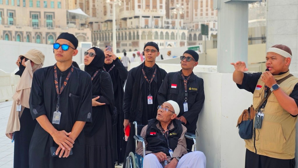 Biro perjalanan haji reguler, plus, dan furoda. Travel umrah reguler, plus, dan private. Halal tour Indonesia dan Internasional.