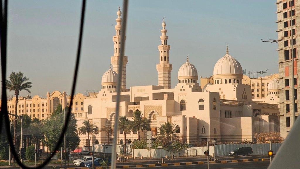 Biro perjalanan haji reguler, plus, dan furoda. Travel umrah reguler, plus, dan private. Halal tour Indonesia dan Internasional.