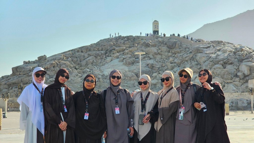 Biro perjalanan haji reguler, plus, dan furoda. Travel umrah reguler, plus, dan private. Halal tour Indonesia dan Internasional.