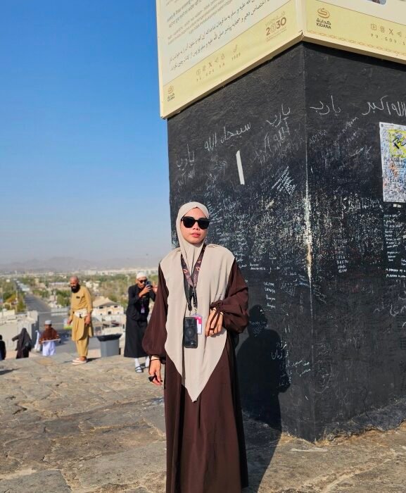 Biro perjalanan haji reguler, plus, dan furoda. Travel umrah reguler, plus, dan private. Halal tour Indonesia dan Internasional.