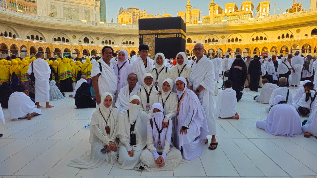 Biro perjalanan haji reguler, plus, dan furoda. Travel umrah reguler, plus, dan private. Halal tour Indonesia dan Internasional.