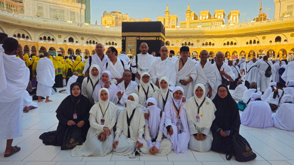 Biro perjalanan haji reguler, plus, dan furoda. Travel umrah reguler, plus, dan private. Halal tour Indonesia dan Internasional.
