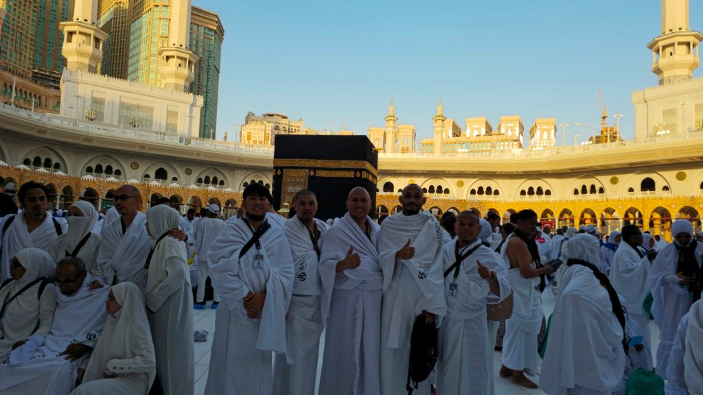 Biro perjalanan haji reguler, plus, dan furoda. Travel umrah reguler, plus, dan private. Halal tour Indonesia dan Internasional.