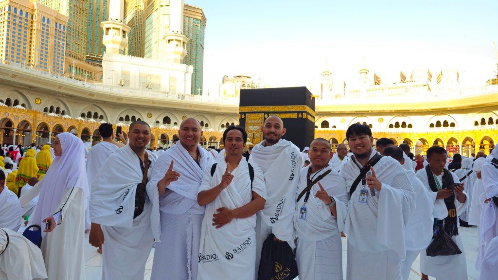 Biro perjalanan haji reguler, plus, dan furoda. Travel umrah reguler, plus, dan private. Halal tour Indonesia dan Internasional.