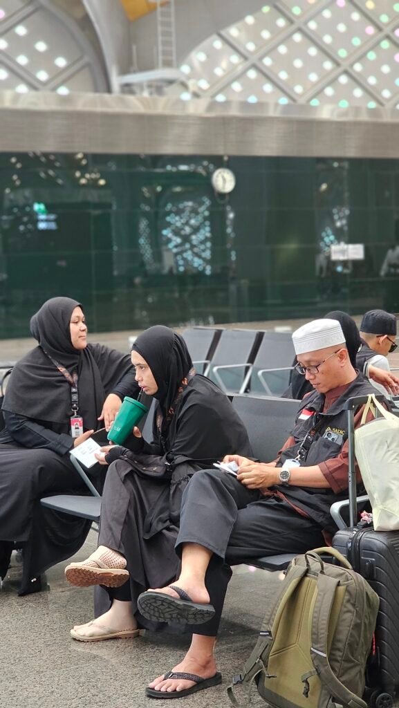 Biro perjalanan haji reguler, plus, dan furoda. Travel umrah reguler, plus, dan private. Halal tour Indonesia dan Internasional.
