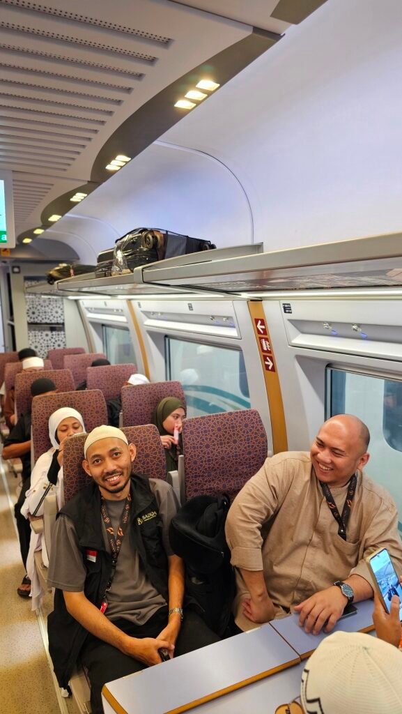 Biro perjalanan haji reguler, plus, dan furoda. Travel umrah reguler, plus, dan private. Halal tour Indonesia dan Internasional.