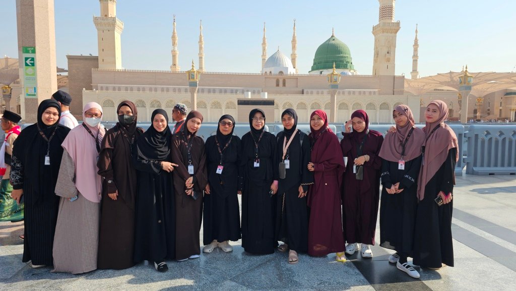 Biro perjalanan haji reguler, plus, dan furoda. Travel umrah reguler, plus, dan private. Halal tour Indonesia dan Internasional.