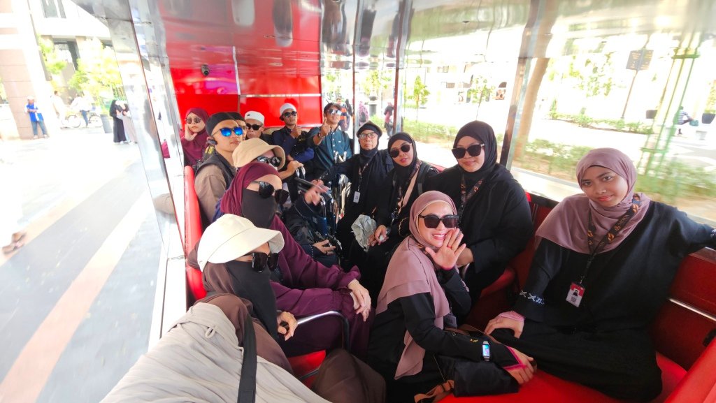 Biro perjalanan haji reguler, plus, dan furoda. Travel umrah reguler, plus, dan private. Halal tour Indonesia dan Internasional.