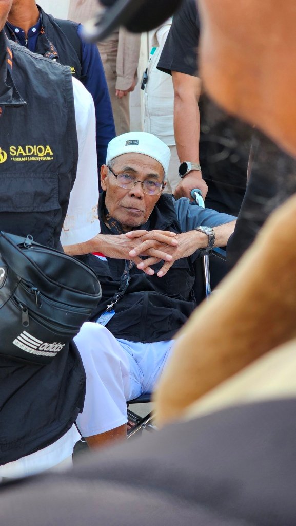 Biro perjalanan haji reguler, plus, dan furoda. Travel umrah reguler, plus, dan private. Halal tour Indonesia dan Internasional.
