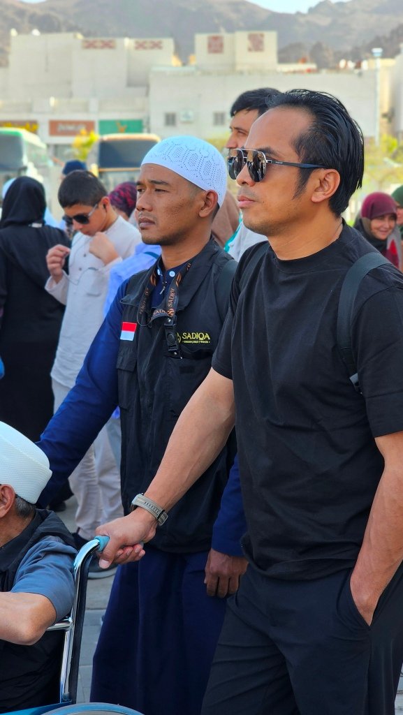 Biro perjalanan haji reguler, plus, dan furoda. Travel umrah reguler, plus, dan private. Halal tour Indonesia dan Internasional.