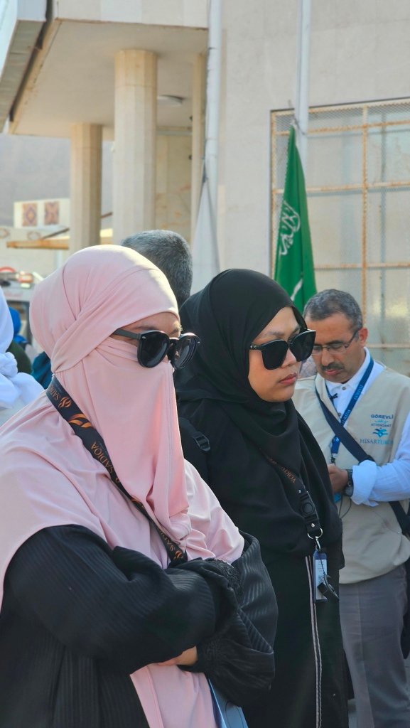 Biro perjalanan haji reguler, plus, dan furoda. Travel umrah reguler, plus, dan private. Halal tour Indonesia dan Internasional.