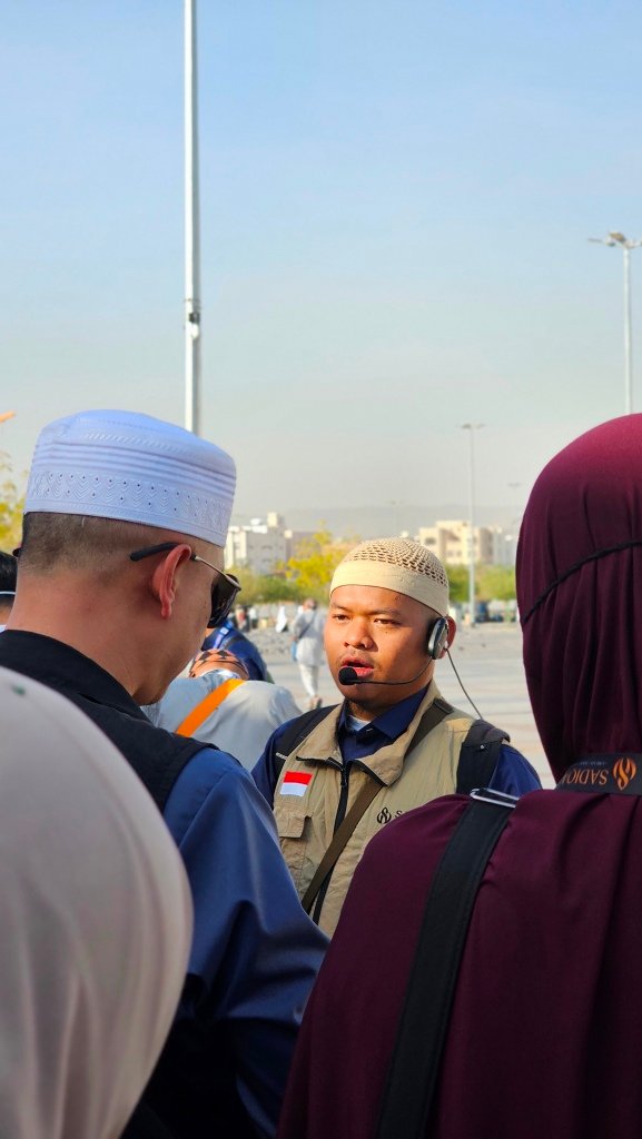 Biro perjalanan haji reguler, plus, dan furoda. Travel umrah reguler, plus, dan private. Halal tour Indonesia dan Internasional.