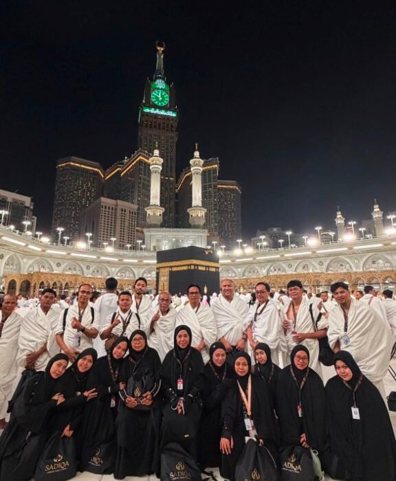 Biro perjalanan haji reguler, plus, dan furoda. Travel umrah reguler, plus, dan private. Halal tour Indonesia dan Internasional.