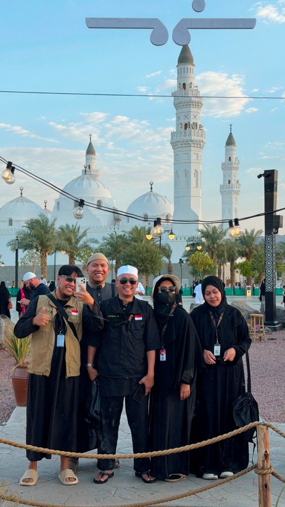 Biro perjalanan haji reguler, plus, dan furoda. Travel umrah reguler, plus, dan private. Halal tour Indonesia dan Internasional.