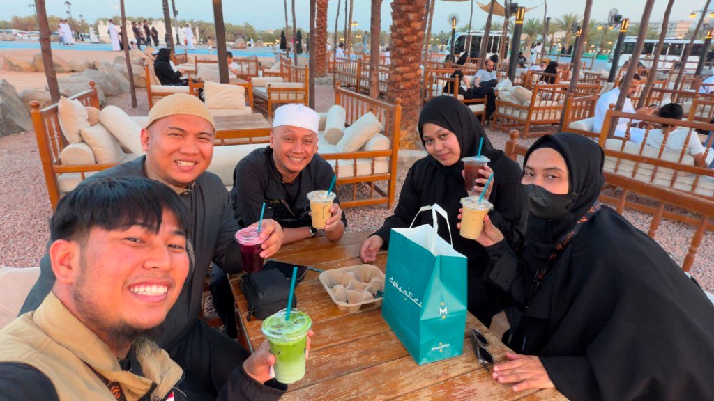 Biro perjalanan haji reguler, plus, dan furoda. Travel umrah reguler, plus, dan private. Halal tour Indonesia dan Internasional.