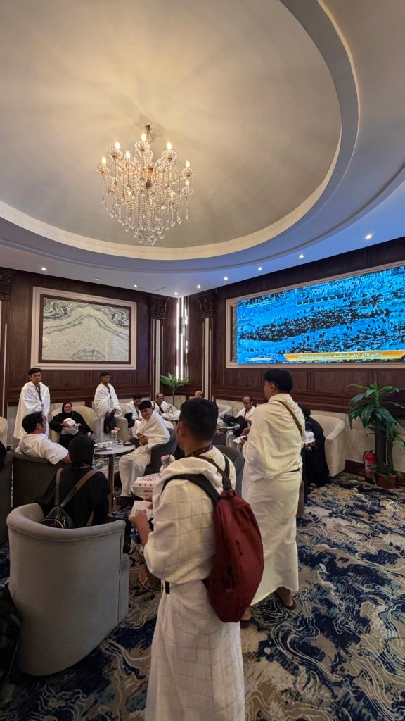 Biro perjalanan haji reguler, plus, dan furoda. Travel umrah reguler, plus, dan private. Halal tour Indonesia dan Internasional.